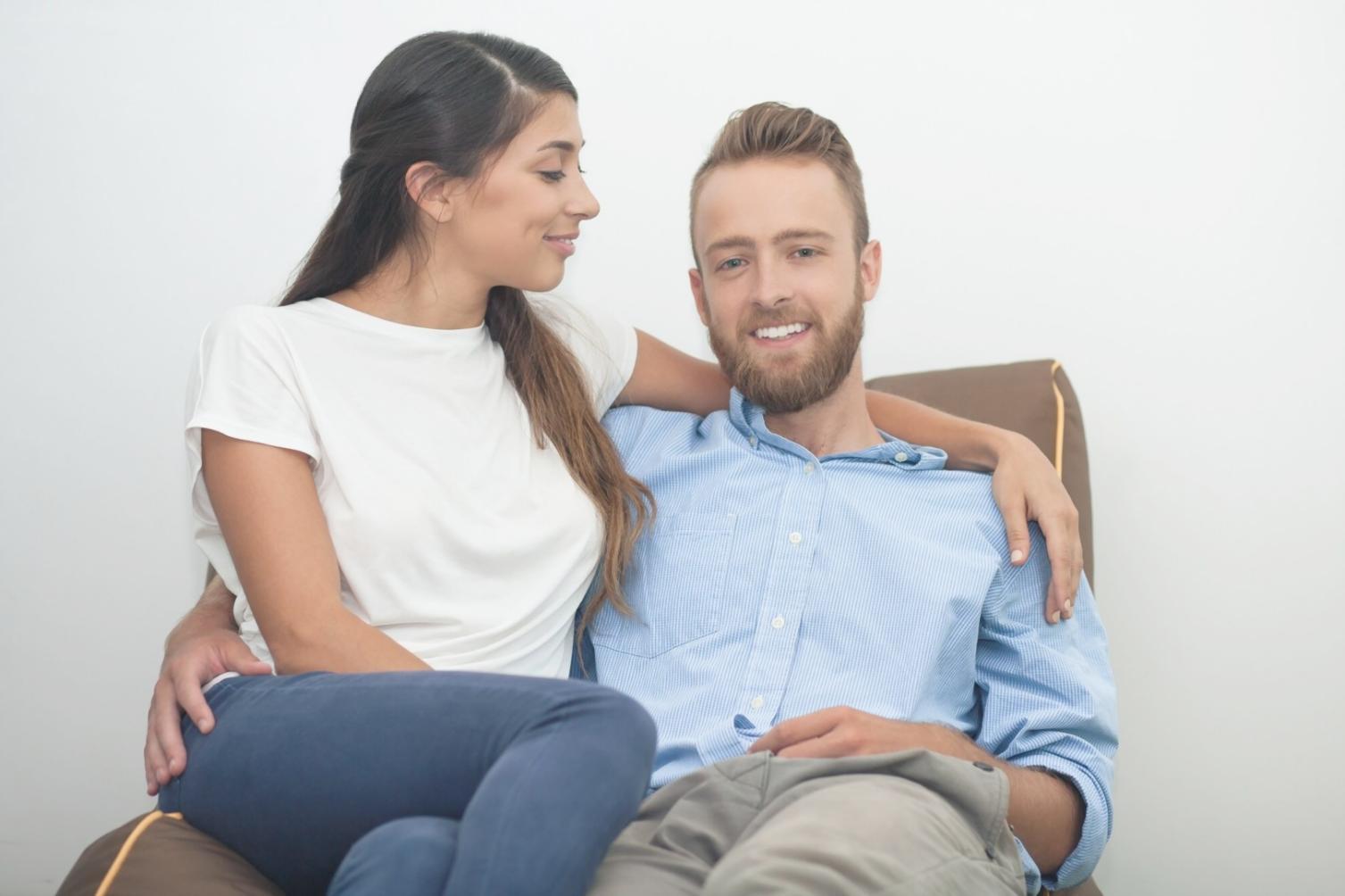 Предприниматели работают над стартап-проектом